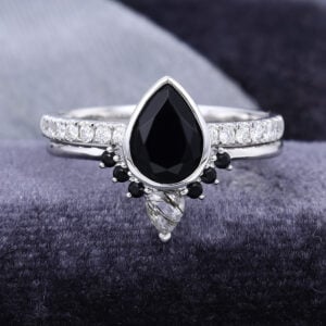 coolringjewelry-white-gold-pear-shaped-black-onyx-engagement-ring-set